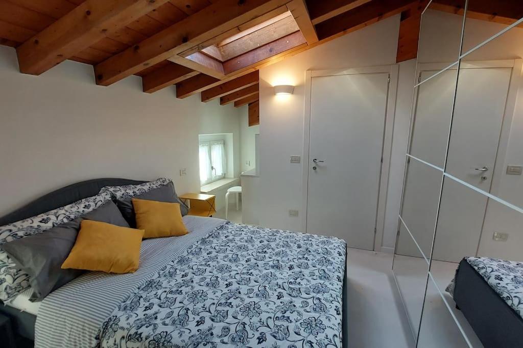 Sui Tetti Di Valeggio - Holiday Apartment Валеджо-суль-Минчо Экстерьер фото
