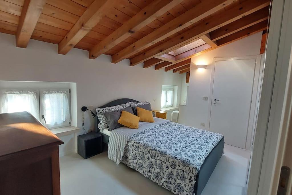 Sui Tetti Di Valeggio - Holiday Apartment Валеджо-суль-Минчо Экстерьер фото