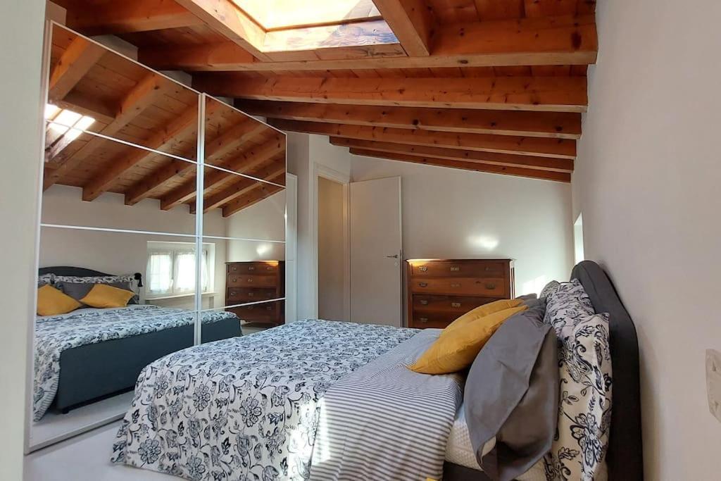 Sui Tetti Di Valeggio - Holiday Apartment Валеджо-суль-Минчо Экстерьер фото